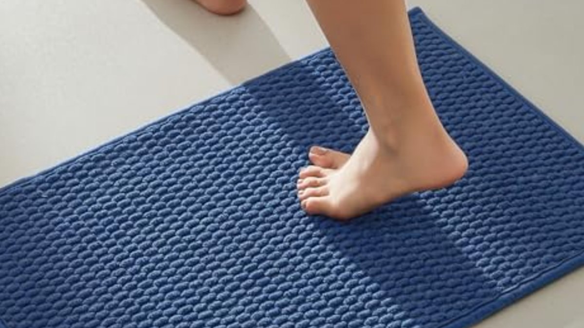 How to wash bath mats and keep them fresh